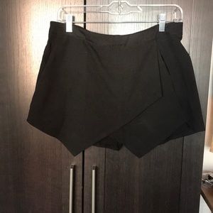 Black skort